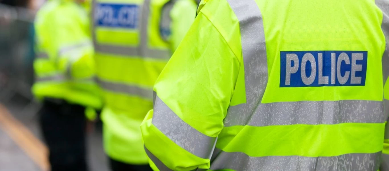 Μεγάλη Βρετανία: Nεκρός 10χρονος που καταπλακώθηκε από κάγκελο 110 κιλών (φωτό)